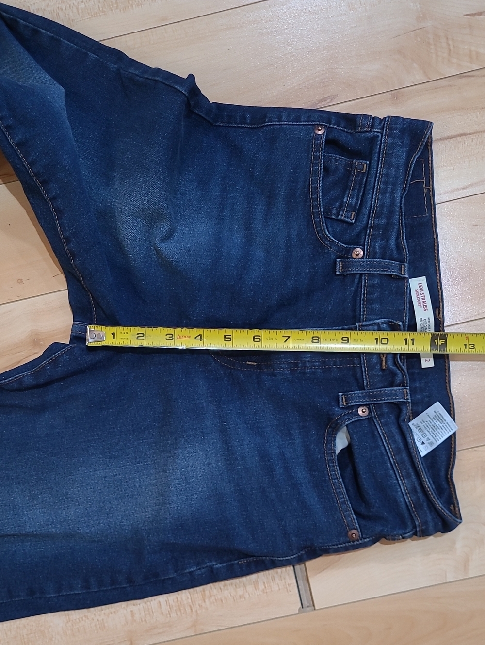 Levi's Slim Women's Size 2 Straight Jeans in Dark Indigo - Picture 3 of 8
